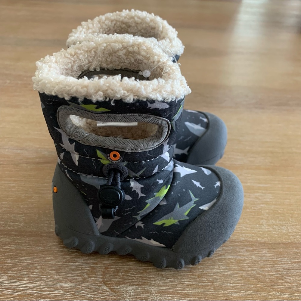 BOGS baby winter boots Sharks 4